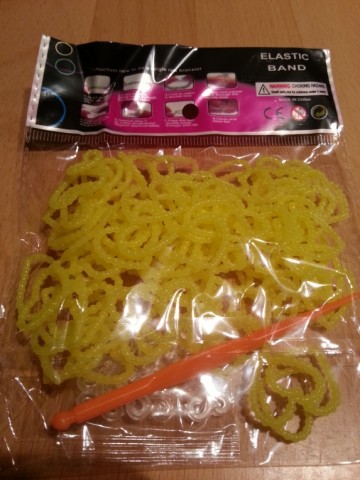 Pearl bands hartjes geel